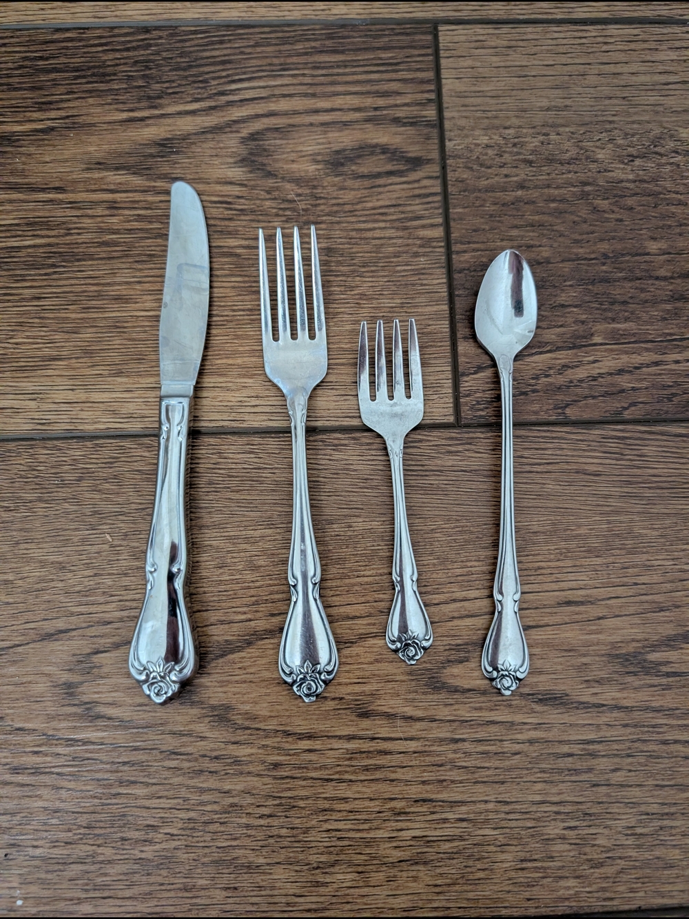 Oneida Arbor Rose Youth Silverware Set- 4 Piece